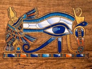 Ojo-de-horus-en-un-pairo-egipcio