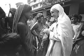 Madre Teresa de Calcuta, sirviendo a los necesitados